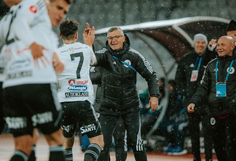 „U” Cluj, mesaj de susținere pentru antrenorul Neluțu Sabău, după meciul cu CFR (0-4)/Foto: FC Universitatea Cluj Facebook.com