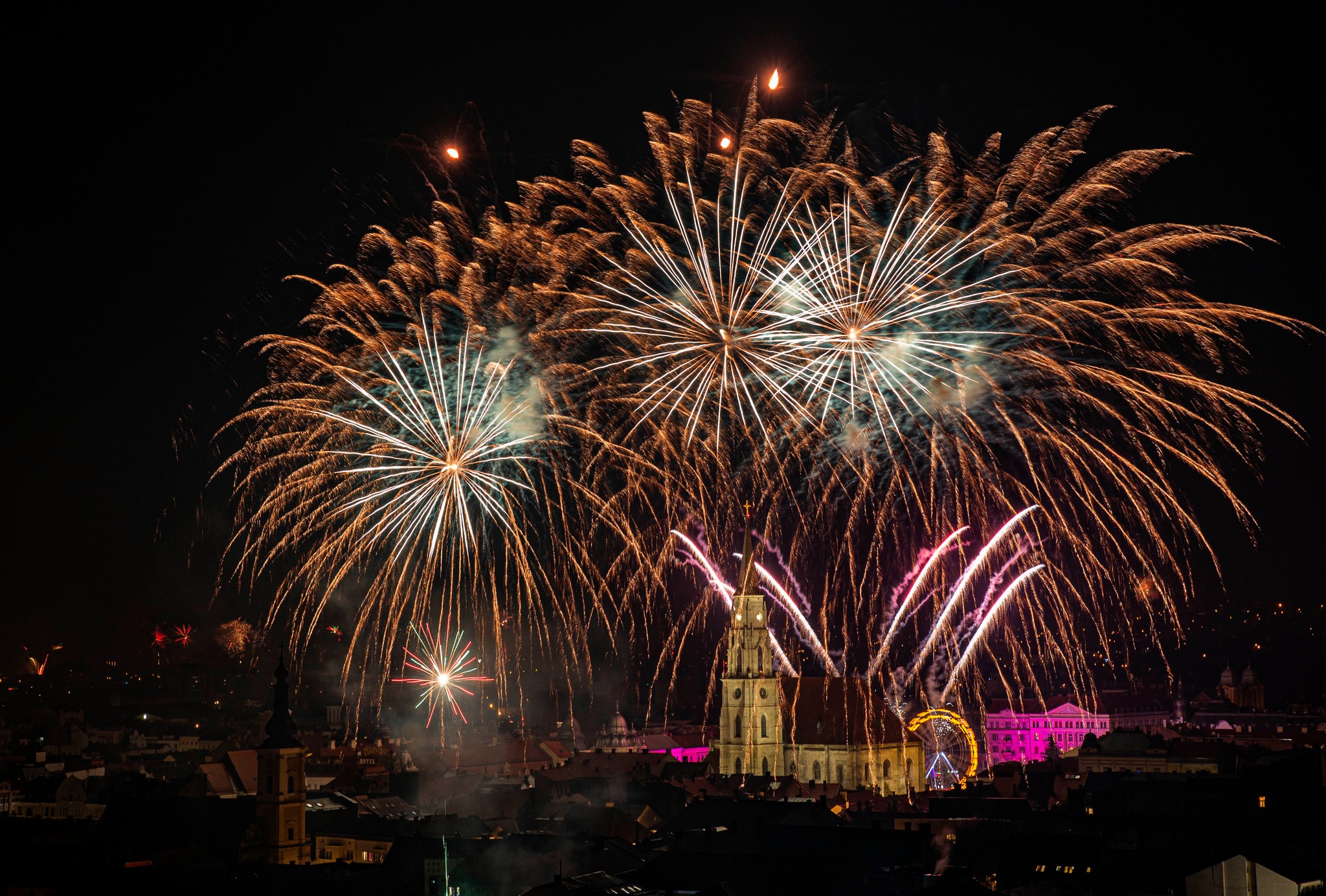 Concerte și artificii în Piața Unirii, în noaptea de Revelion. FOTO: Facebook/ Municipiul Cluj-Napoca