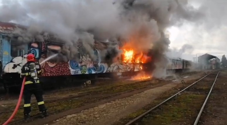 Incendiu la două vagoane în Gara Cluj-Napoca / Foto: ISU Cluj
