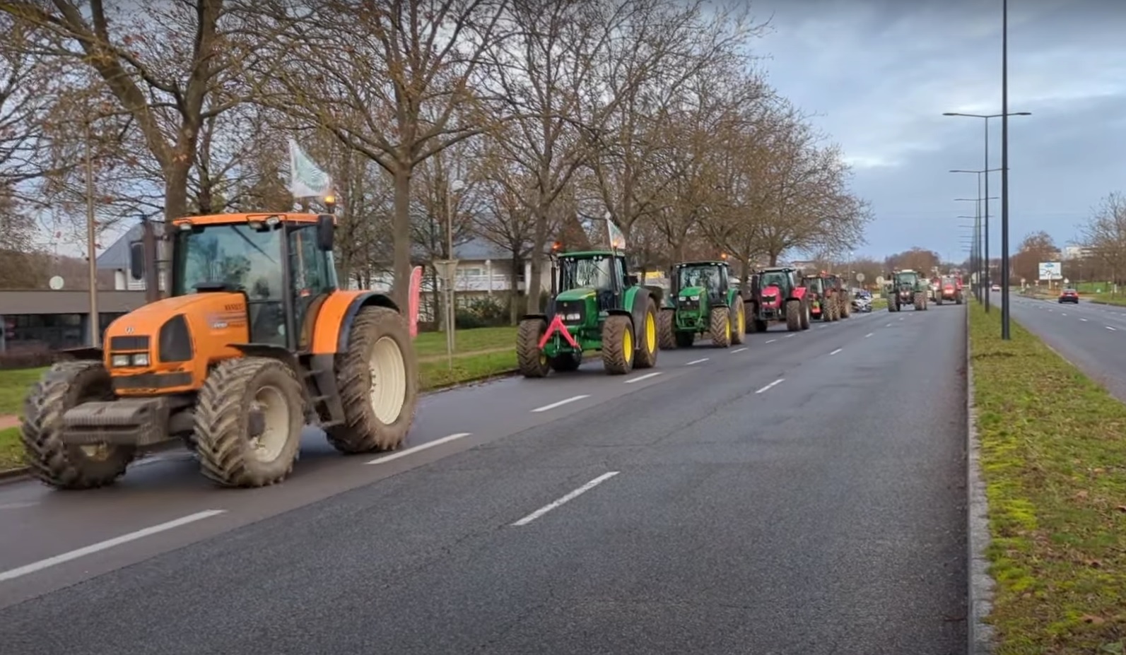 Proteste ale fermierilor, în Franța. FOTO: Captură ecran/ Youtube - Haber Lütfen