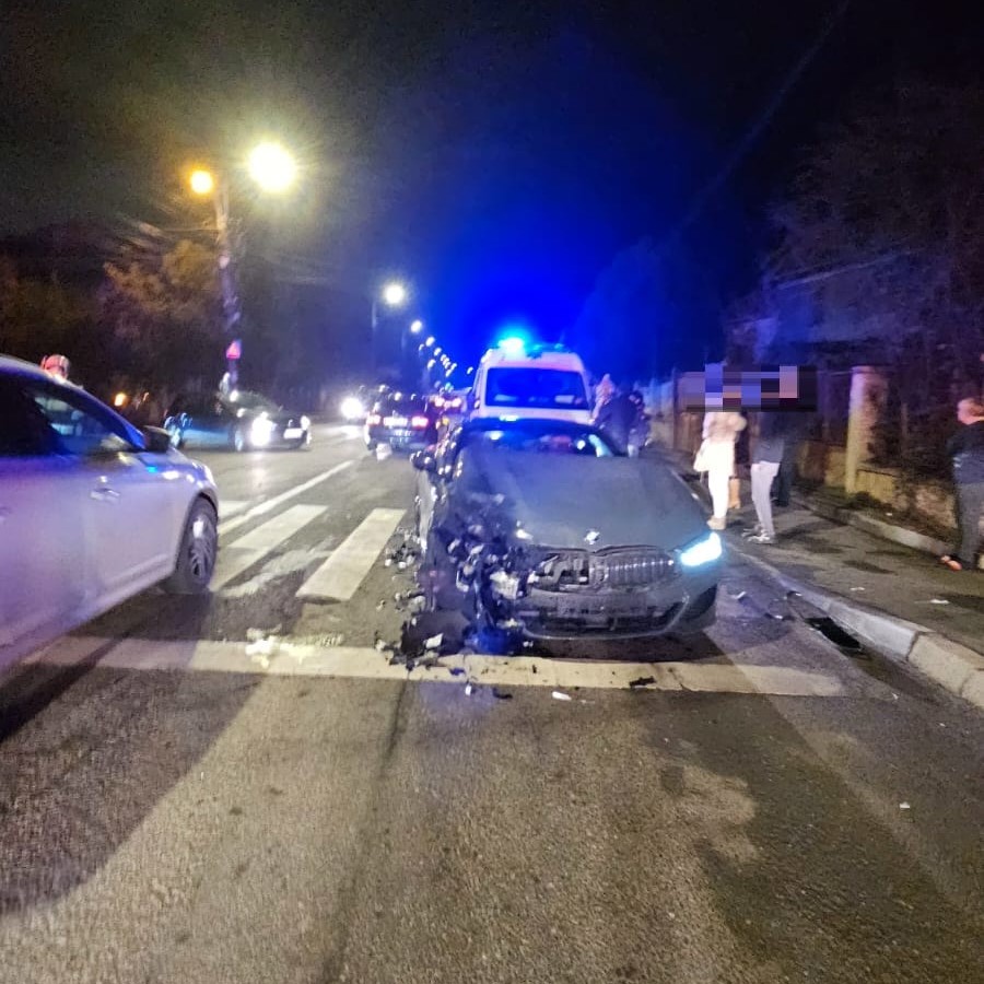 Accident cu două mașini, pe strada Maramureșului din Cluj-Napoca - FOTO: ISU Cluj