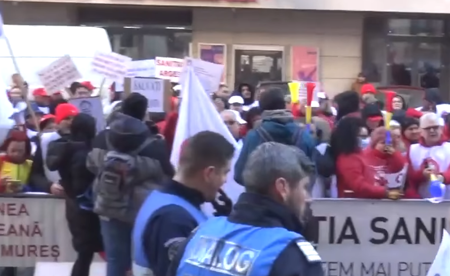 Protestul sindicaliștilor din Sănătate la ministerul Muncii/Foto: Federația Sanitas din România Facebook.com