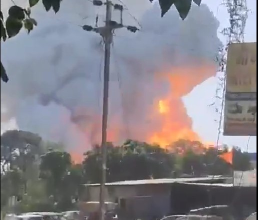 Cel puţin şapte persoane au murit şi 75 au fost rănite marţi într-o explozie puternică produsă la o fabrică de artificii din statul indian Madhya Pradesh/ Foto: Tien Vd Sman - Facebook