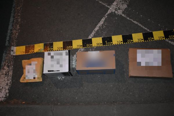 Bărbații au furat mai multe colete din pachetomat/ Foto: IPJ Cluj
