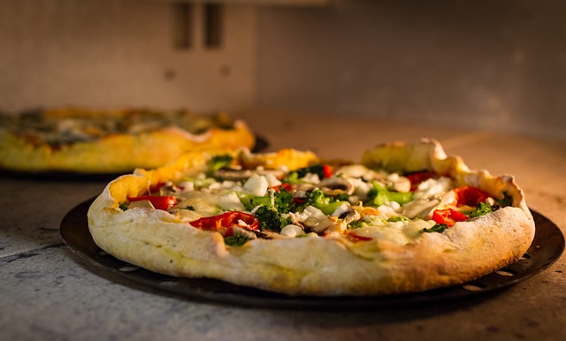 Pizza în cuptor/ Foto: pixabay.com