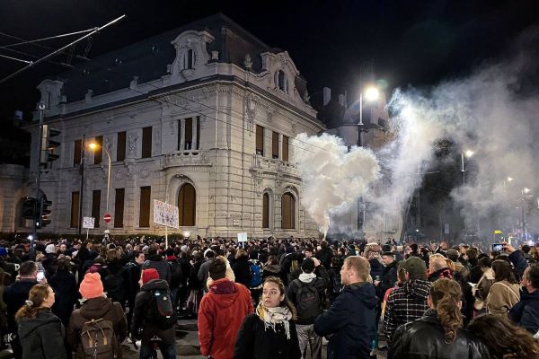 Zeci de mii de persoane au protestat vineri în centrul Budapestei/ Foto: @Xenta777 - X