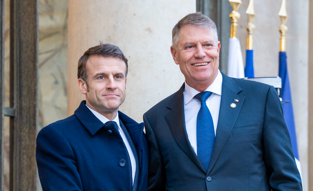 Președintele francez Emmanuel Macron și Klaus Iohannis, președintele României, la reuniunea de la Paris/Foto: Administrația Prezidențială a României