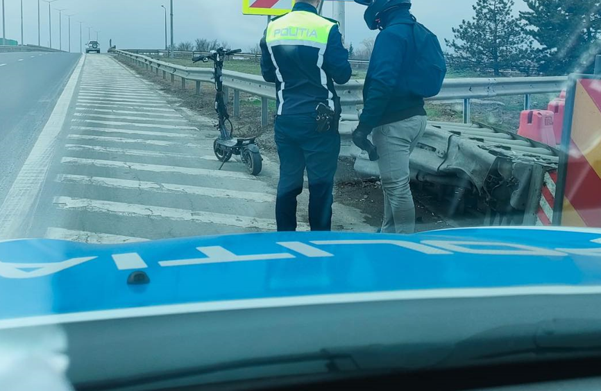 Tânăr prins cu trotineta pe autostradă/Foto: Poliția Română
