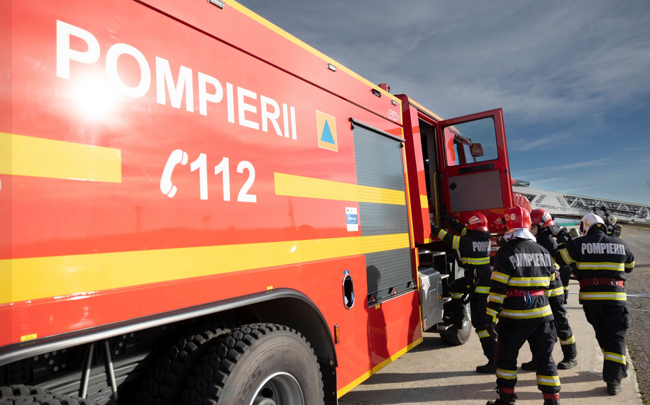Pompierii au intervenit în Florești la un incediu izbucnit într-un bloc. Sursă foto: Facebook/ ISU Cluj