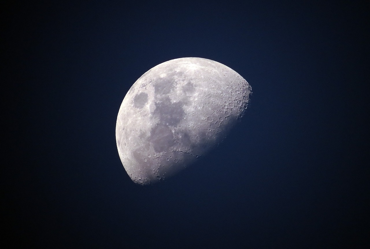China și Rusia au în plan să construiască un reactor nuclear pe Lună . Sursă foto: Pixabay.com