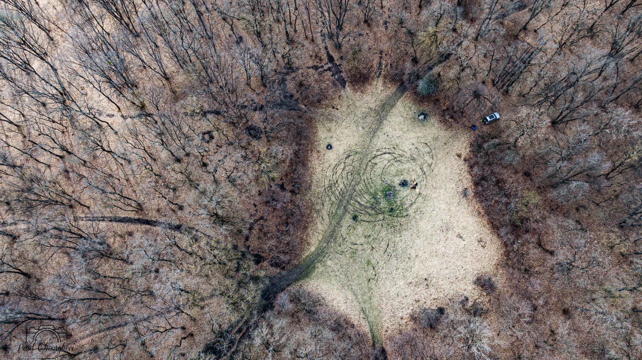 Cum se vede din dronă Poiana Rotundă, locul unde se spune că aterizează OZN-urile? FOTO: Paul GHEORGHECI