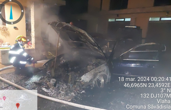 Incendiu în Cluj. O mașină s-a făcut scrum. Sursă foto: ISU Cluj