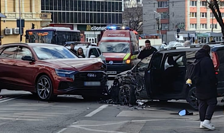 Accident rutier Piața Mihai Viteazul/Foto: Compania de Transport Public Cluj-Napoca Facebook.com