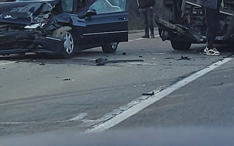 Accident rutier în Dezmir, un autoturism și un autocamion au fost avariate/Foto: Info Trafic jud. Cluj Facebook.com