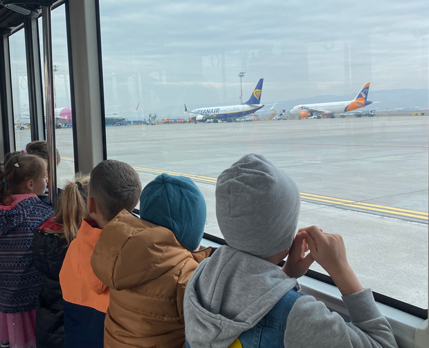 Condițiile de călătorie pentru minori, odată cu intrarea în spațiul Schengen aerian. Sursă foto: Facebook/ Aeroportul Internațional Avram Iancu Cluj