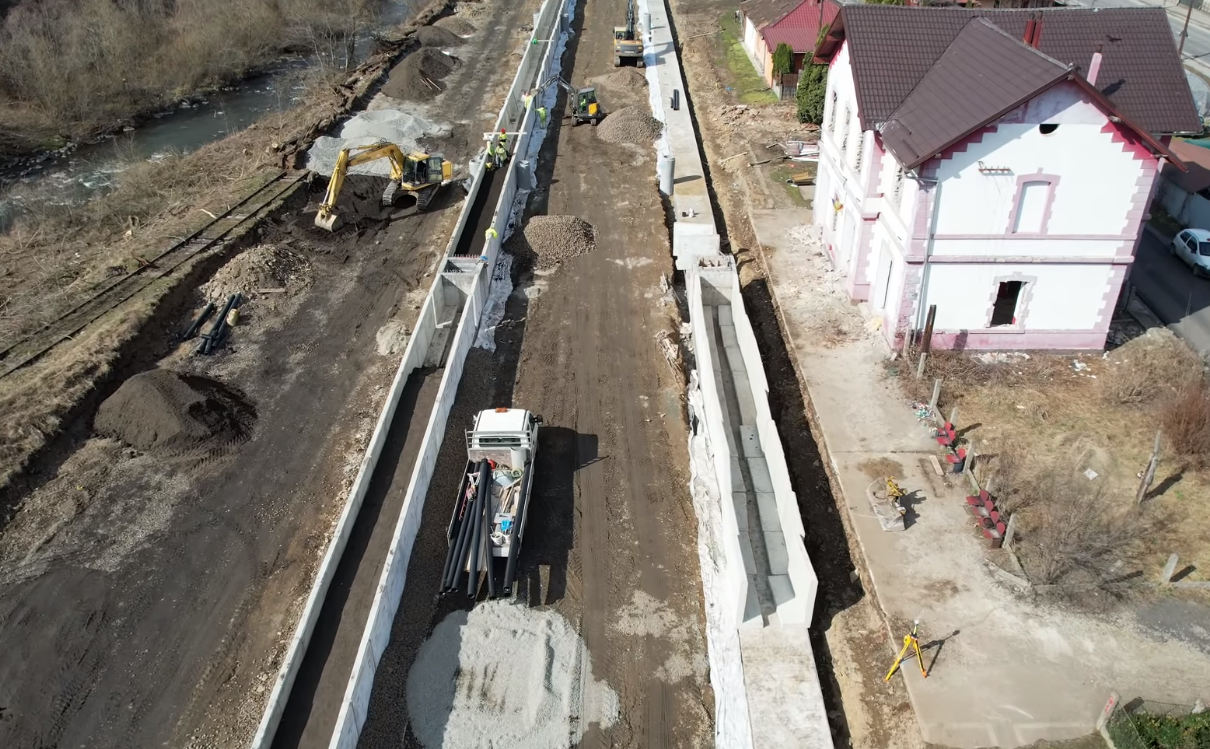 Modernizarea liniei de cale ferată Cluj-Episcopia Bihor va crește viteza de deplasare a trenurilor și va reduce timpul călătoriei/Foto: Lucrări de reabilitare pe sectorul Aghireșu-Poieni/Foto: CFR Infrastructură Facebook.com