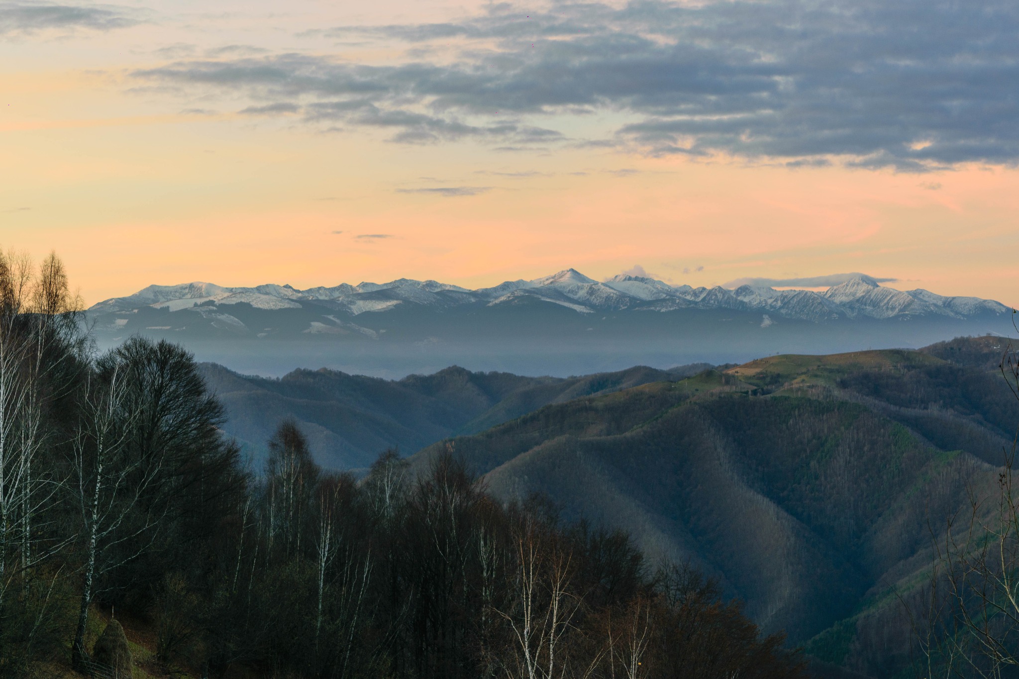 Munții Retezat creează primăvara o iluzie optică uimitoare. FOTO: Facebook/ Târsa Platoul Luncanilor