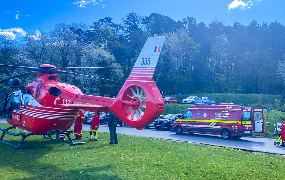 Nou-născut diagnosticat cu detresă respiratorie, transportat cu elicopterul SMURD de la Bistrița la Cluj-Napoca, pentru a fi salvat/Foto: Inspectoratul General de Aviație al MAI Facebook.com