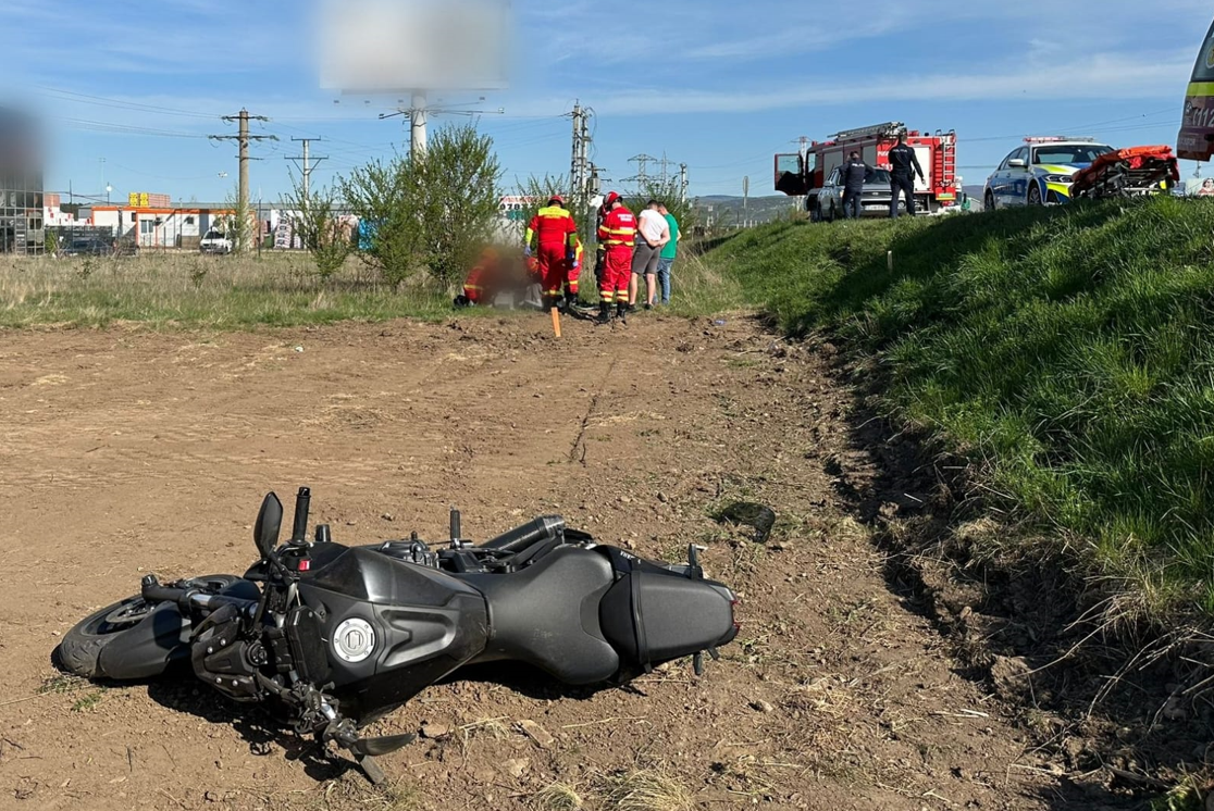 Doi tineri au ajuns la spital în urma unui accident de motocicletă/Foto: ISU Cluj