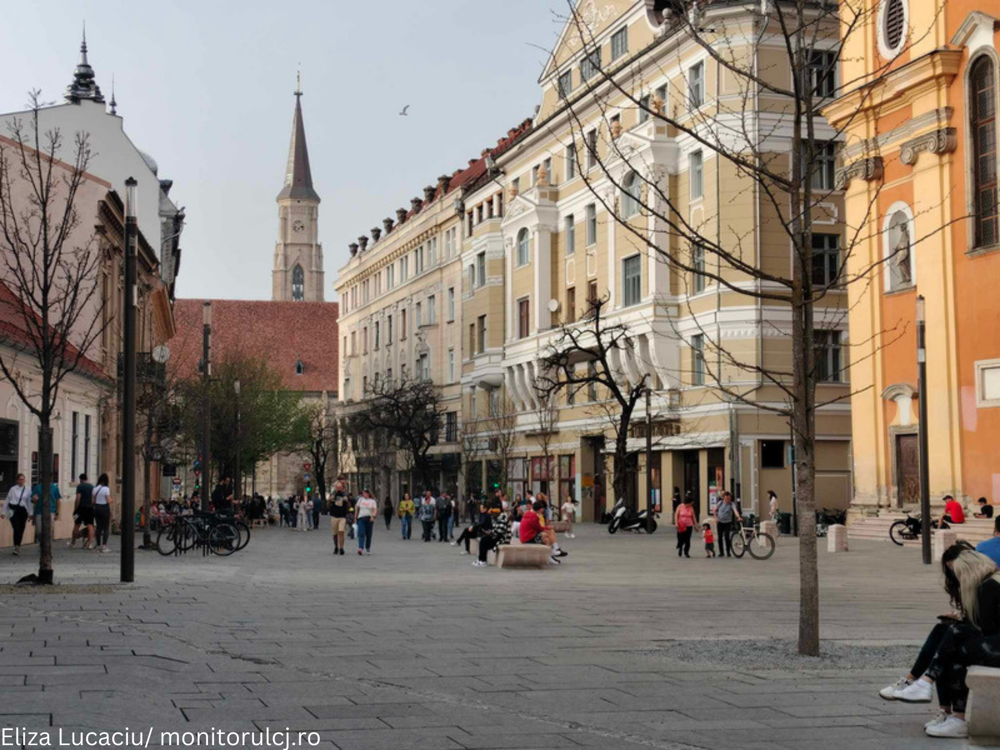 Terase pe străzile Universității și Bolyai János din centrul Clujului. FOTO: Eliza LUCACIU/ monitorulcj.ro