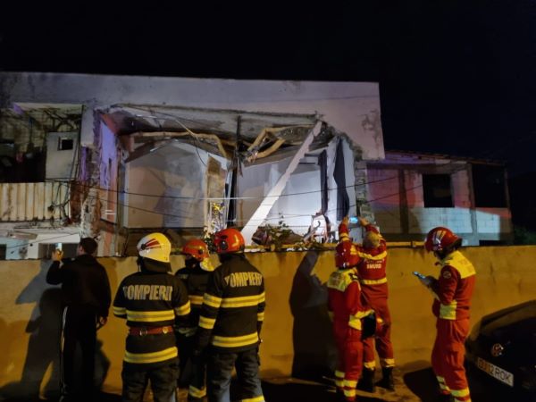 Planul Roşu de Intervenţie a fost activat miercuri seara în urma exploziei produse la un bloc din Craiova/ Foto: gds.ro