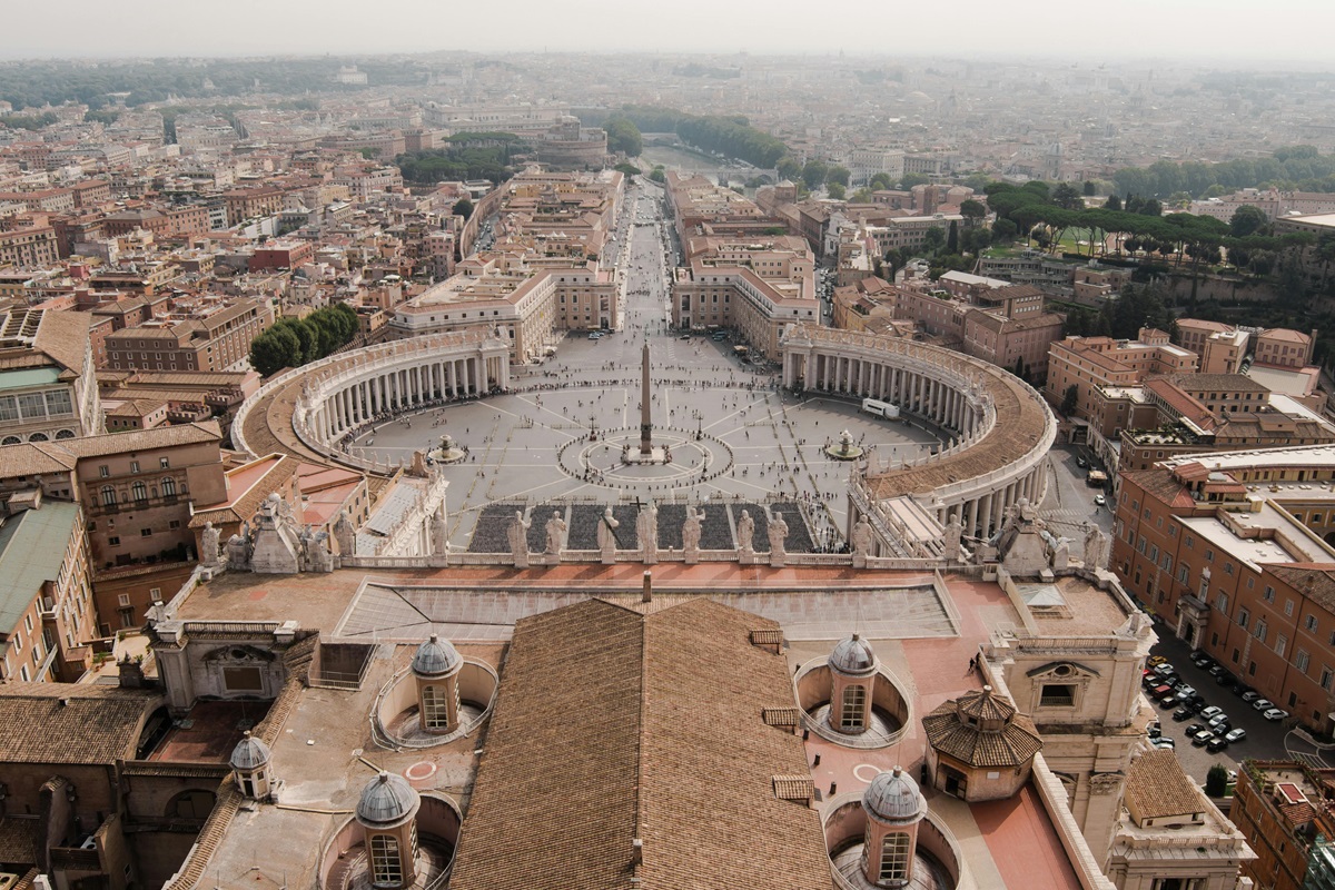 Cel mai căutat fugar a fost prins în Piața Sfântul Petru din Roma. Foto: pexels.com