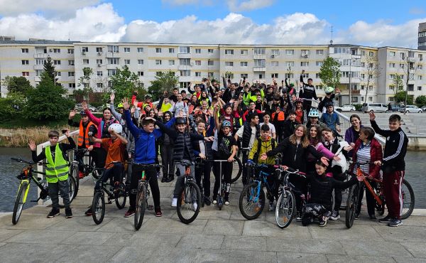 Miercuri, 24 aprilie, Școala Gimnazială „Ion Creangă” a organizat, în cadrul Săptămânii Verzi, evenimentul „Marșul bicicliștilor”/ Foto: conducerea Școlii Gimnaziale „Ion Creangă”