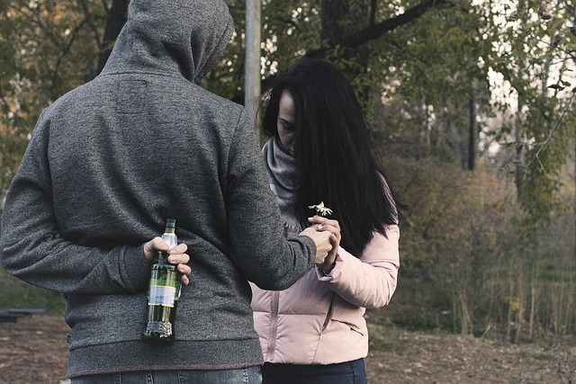 Peste jumătate dintre adolescenţi au încercat băuturi alcoolice. Sursă foto: Pixabay.com