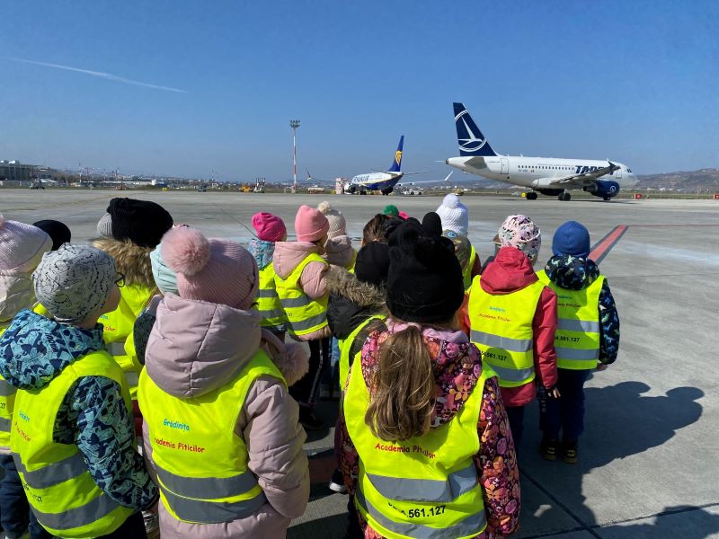 Un număr de peste 600 de elevi au avut ocazia să viziteze Aeroportul Internațional „Avram Iancu” Cluj cu ocazia „Săptămânii Altfel”./ Foto: Aeroportul Internațional Avram Iancu Cluj - Facebook