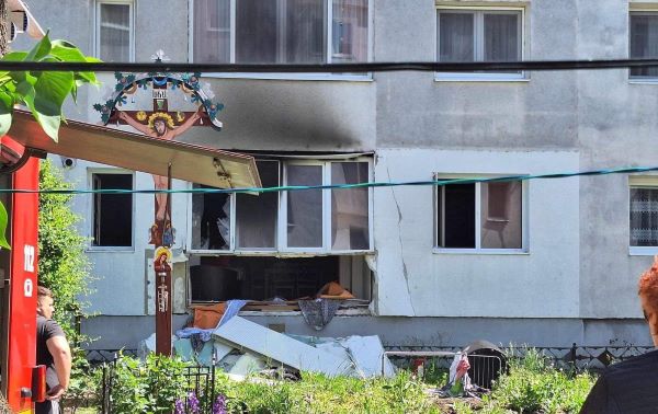 O explozie a avut loc, marți, într-un bloc din Gherla/ Foto: ISU Cluj
