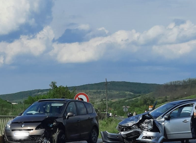 Cum s-a produs accidentul rutier din Sînpaul, în urma căruia mai multe persoane au fost rănite/Foto: Info Trafic jud.Cluj Facebook.com