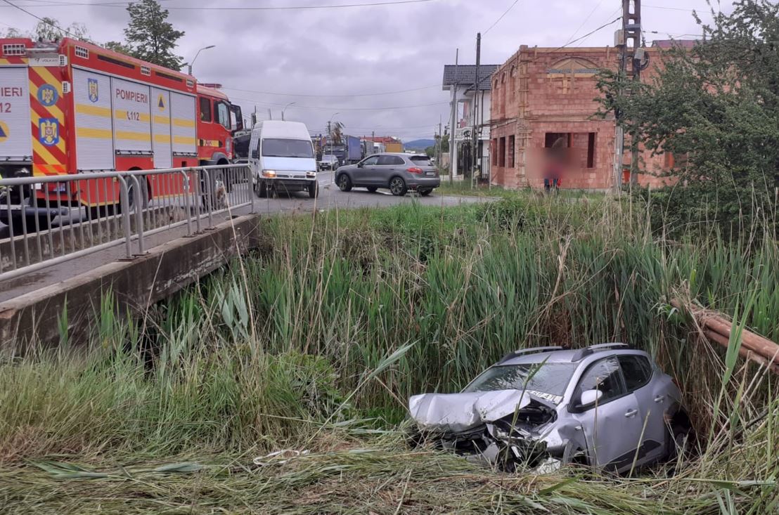 Accident rutier în Huedin. Bărbat rănit, transportat la spital/Foto: ISU Cluj
