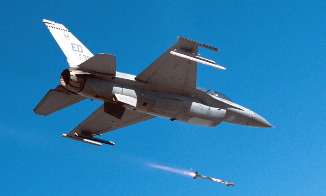 Avioanele F-16, dotate cu rachete aer-aer de ultimă generație/Foto: ro.usembassy.gov Tom Reynolds/U.S. Air Force