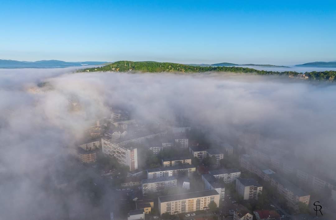 Un nor de ceaţă s-a aşternut peste municipiul Cluj-Napoca/Foto: Sergiu Razvan – Facebook