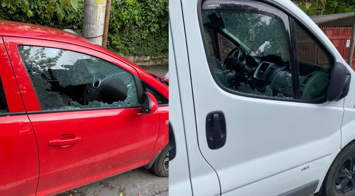 Mai multe mașini au fost găsite, vineri, cu geamurile sparte/ Foto: Info Trafic Cluj-Napoca - Facebook