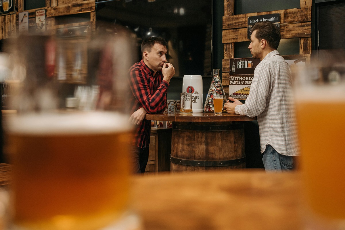 O mare parte din băuturile alcoolice servite la pub-uri nu respectă cantitatea legală. Foto: pexels.com