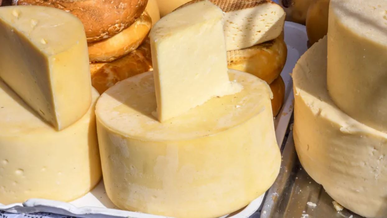 Beneficii și riscuri ale consumului de brânză