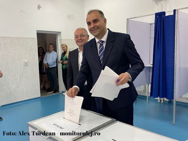 Viceprimarul Dan Tarcea (PNL), în momentul exercitării votului | Foto: Alex Turdean - monitorulcj.ro