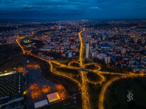 Traficul din Cluj-Napoca continuă să fie un subiect fierbinte de discuție, atrăgând reacții diverse din partea locuitorilor și a vizitatorilor deopotrivă| Foto: Sergiu Răzvan - Facebook, 16.12.2022