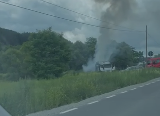 Un camion încărcat cu stupi de albine a fost cuprins de flăcări în Vlaha, județul Cluj| Foto: monitorulcj.ro