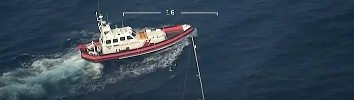 Cei puțin 11 migranți au murit în două naufragii separate în Italia, zeci sunt căutați încă. Foto: captură Youtube / Republic World