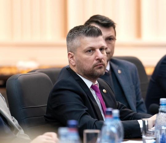 Sorin Moldovan, deputat PNL de Cluj: „Parlamentul a aprobat legea privind utilizarea semnăturii electronice. Proiectul este unul de suflet pentru mine.” | Foto: Sorin Moldovan - Facebook