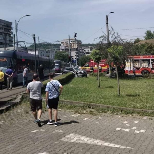Accident în zona Calvaria, între o mașină și un tramvai | Foto: Kis Jeno - INFO TRAFIC jud. CLUJ – Facebook