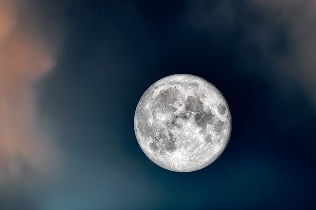 În noaptea de 22 iunie, cerul va fi luminat de o Lună Plină spectaculoasă, aducând cu ea energie și transformări semnificative pentru multe zodii| Foto: pixabay.com