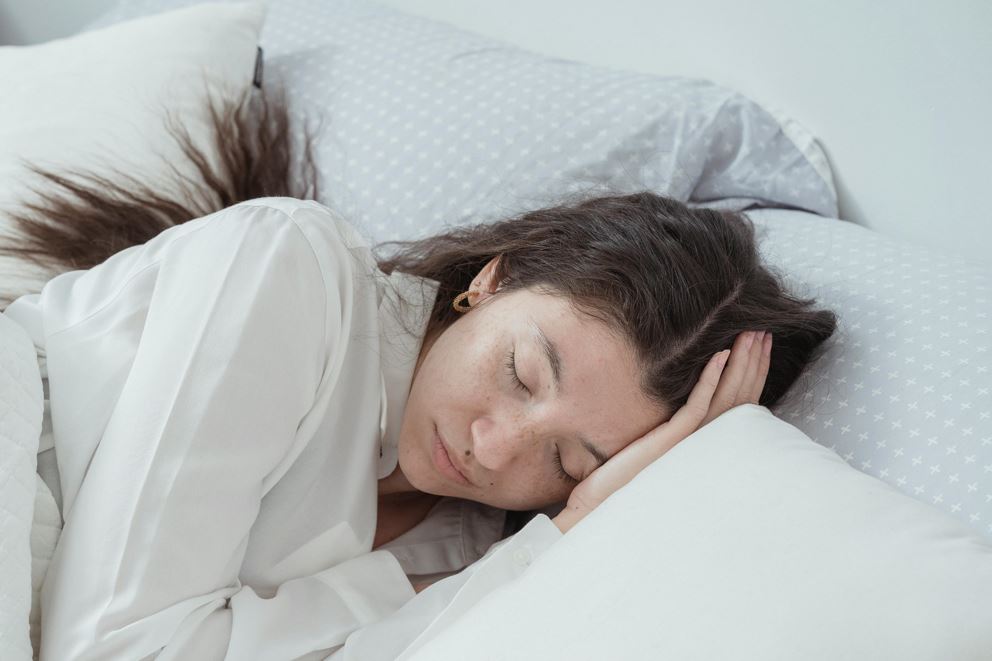 Remedii simple pentru eliminarea tulburărilor de somn|Foto: pexels.com