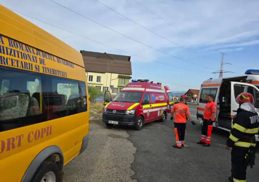 Microbuz cu elevi, implicat într-un accident rutier, în Sibiu|Foto: MesageruldeSibiu.ro