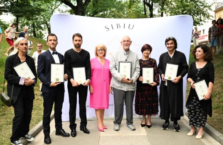 Șapte personalități remarcabile ale lumii artistice mondiale au fost distinse cu stele pe Aleea Celebrităților din Sibiu | Foto: Festivalul Internațional de Teatru de la Sibiu