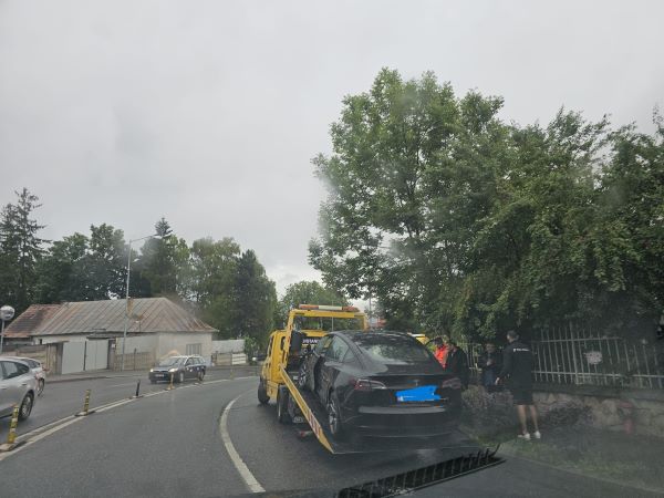 Tesla, implicată într-un accident rutier de pe Calea Turzii| Foto: monitorulcj.ro