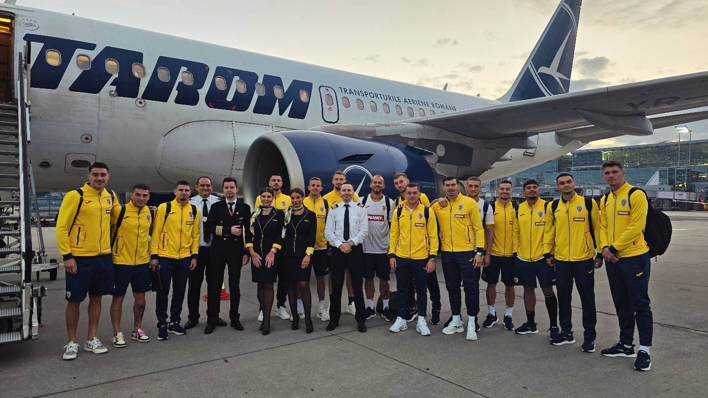 Echipa națională, întâmpinată de sute de fani la întoarcerea în țară | Foto: Echipa națională de fotbal a României - Facebook