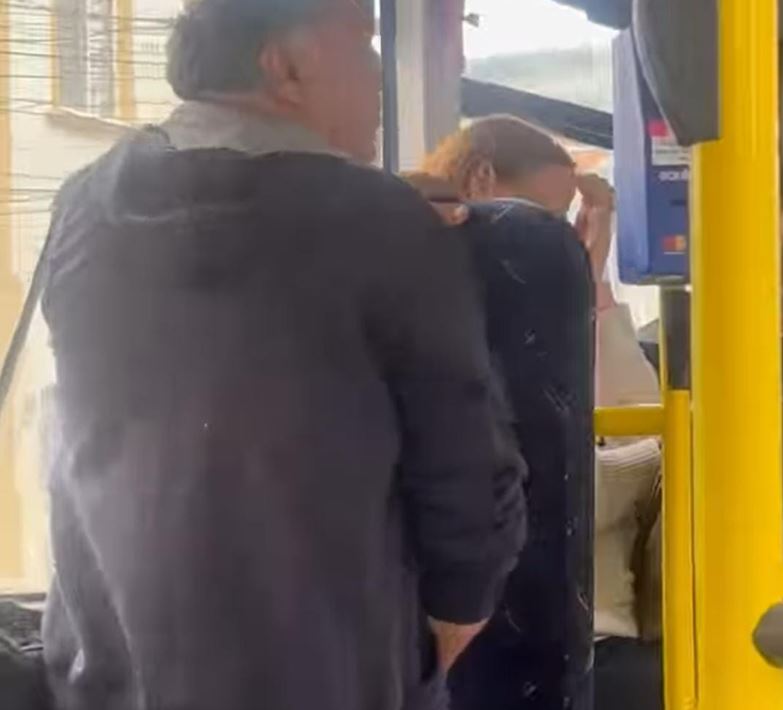 Dosar penal în cazul bărbatului surprins în ipostaze indecente într-un mijloc de transport public|Foto: Info Trafic Cluj-Napoca Facebook.com